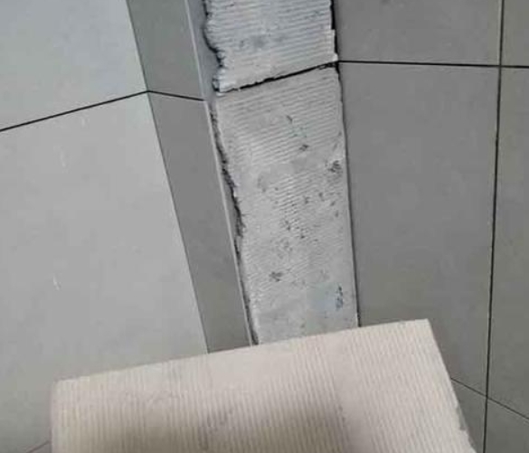 普洱市瓷砖空鼓维修公司分享下厨房瓷砖脱落的补救措施。